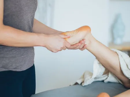foot reflexology and toe reading session